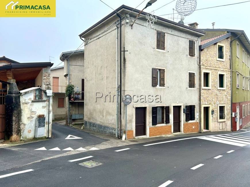 casa indipendente in vendita a Grezzana in zona Romagnano