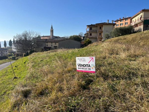 terreno edificabile in vendita a Grezzana in zona Rosaro
