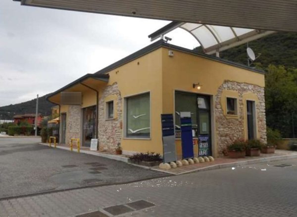 negozio in vendita a Grezzana in zona Stallavena