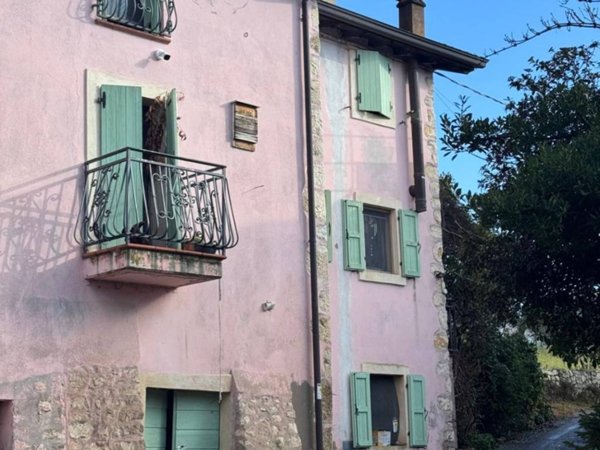 casa indipendente in vendita a Grezzana