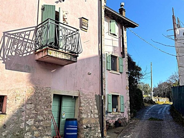 casa indipendente in vendita a Grezzana