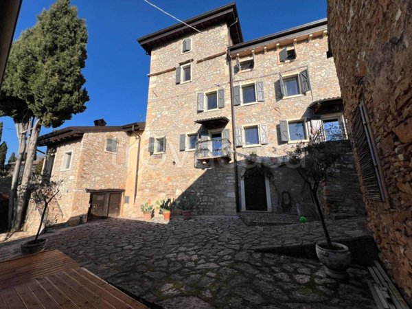 casa indipendente in vendita a Grezzana