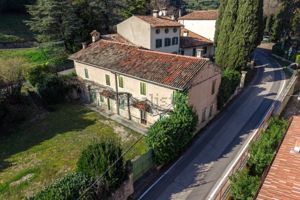 casale in vendita a Grezzana