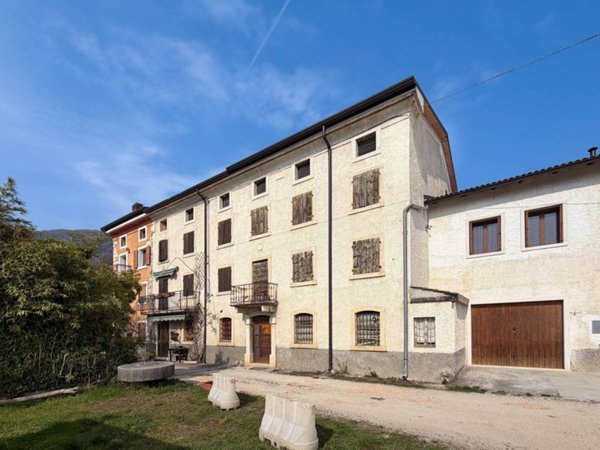 casa indipendente in vendita a Grezzana in zona Alcenago