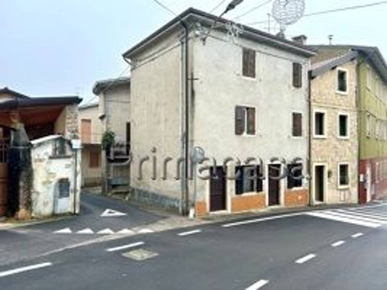 casa indipendente in vendita a Grezzana in zona Romagnano