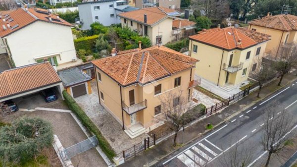 casa indipendente in vendita a Grezzana