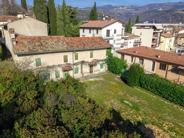 casa indipendente in vendita a Grezzana