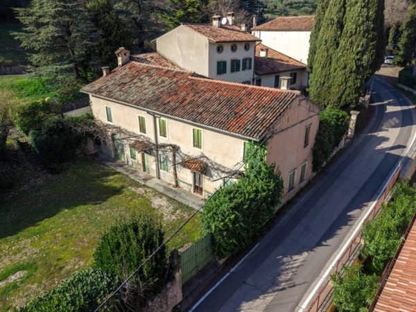 casa indipendente in vendita a Grezzana