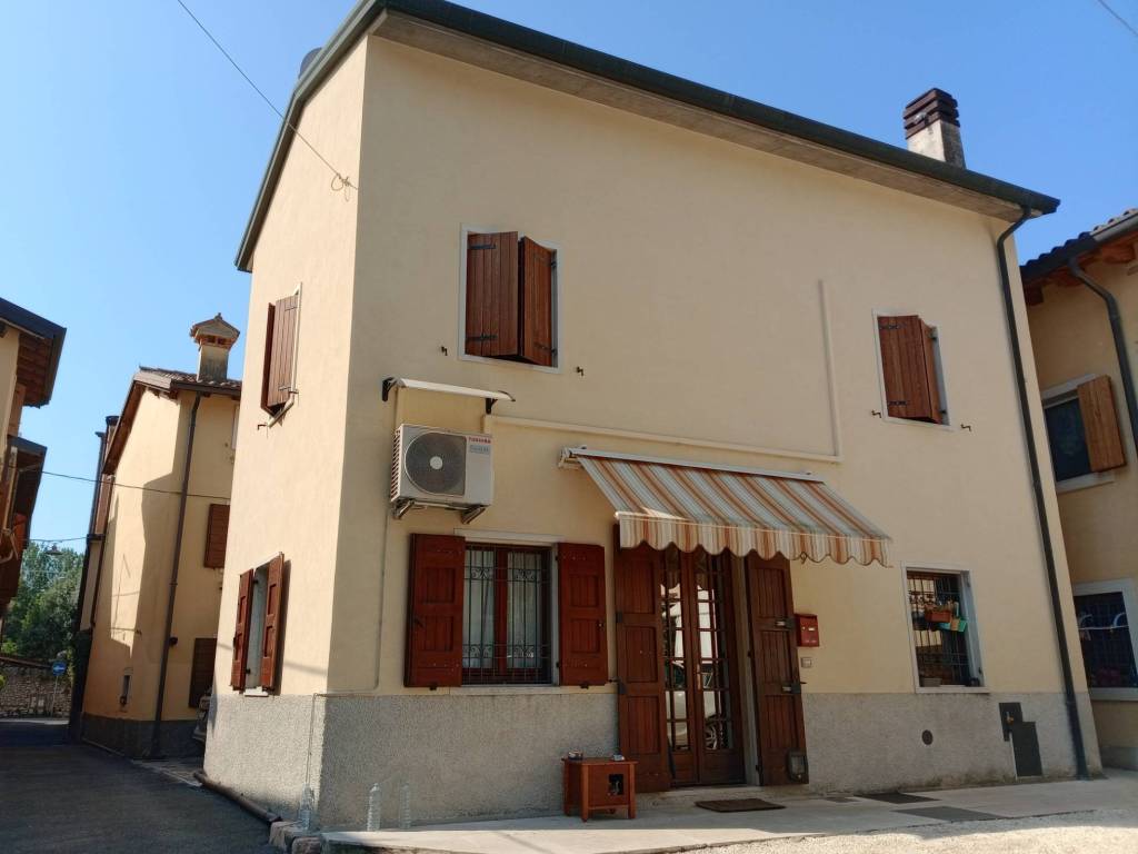 casa indipendente in vendita a Grezzana