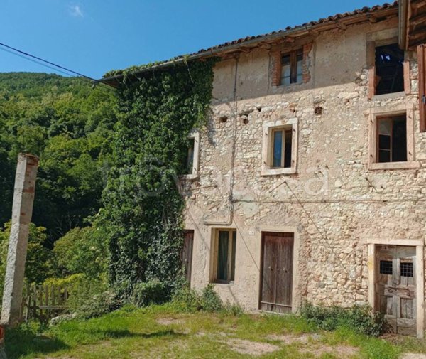 casa indipendente in vendita a Grezzana in zona Alcenago
