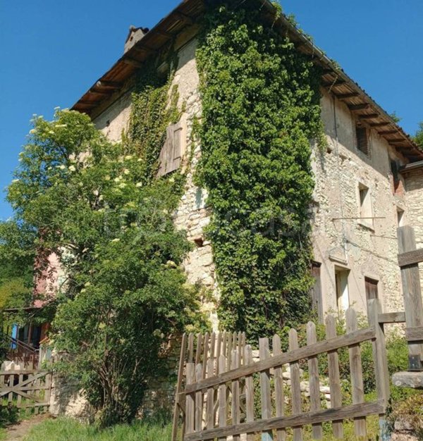 casa indipendente in vendita a Grezzana in zona Alcenago