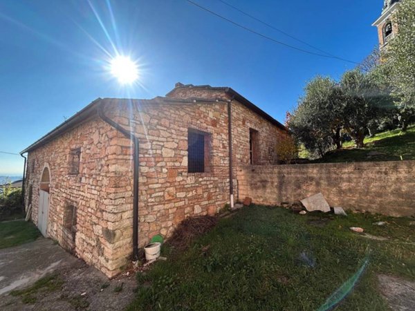 casale in vendita a Grezzana in zona Rosaro