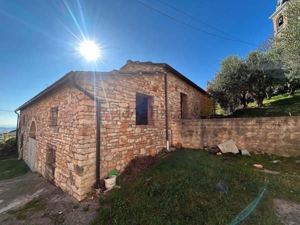 casale in vendita a Grezzana in zona Rosaro