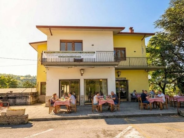 negozio in vendita a Grezzana in zona Rosaro