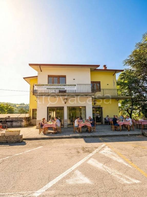 negozio in vendita a Grezzana in zona Rosaro