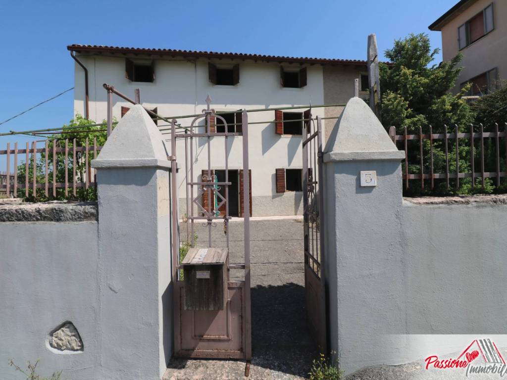 casa indipendente in vendita a Grezzana in zona Azzago