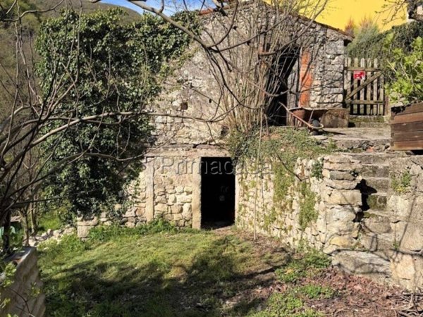 casa indipendente in vendita a Grezzana