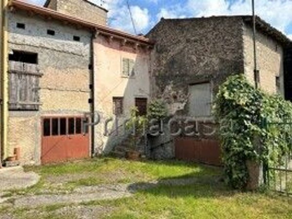 casale in vendita a Grezzana in zona Azzago