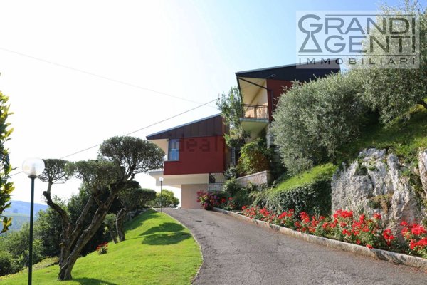 casa indipendente in vendita a Grezzana