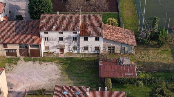 casale in vendita ad Illasi in zona Cellore