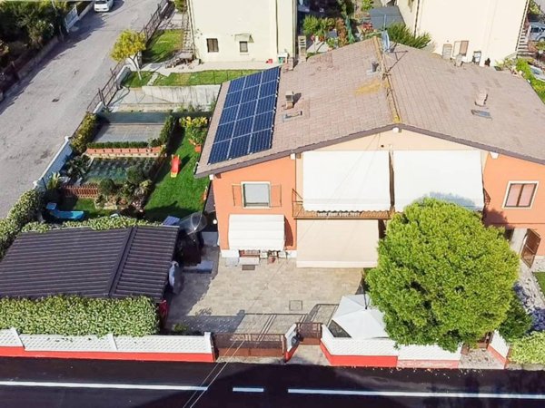 casa indipendente in vendita ad Illasi in zona Cellore