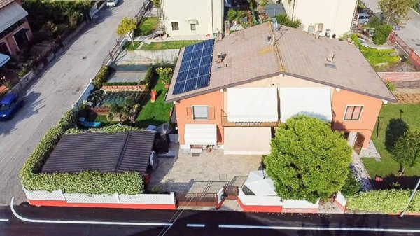 casa indipendente in vendita ad Illasi in zona Cellore