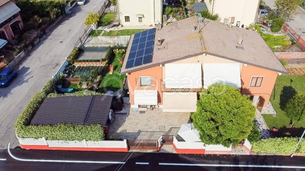casa indipendente in vendita ad Illasi in zona Cellore