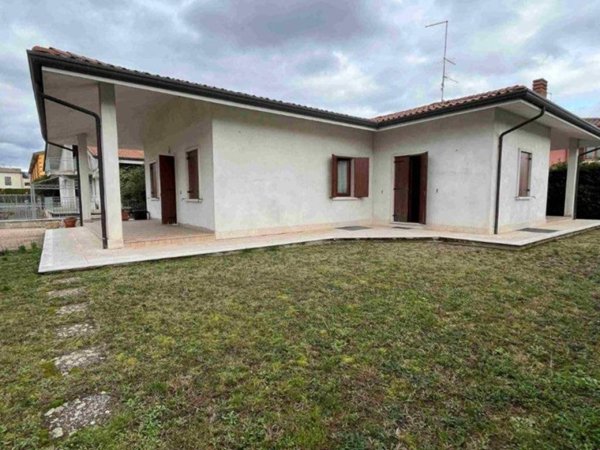 casa indipendente in vendita ad Illasi in zona Cellore