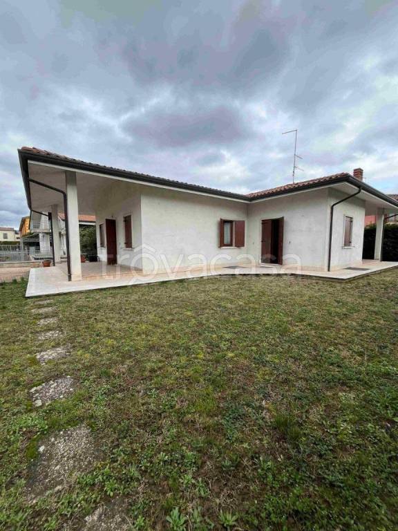 casa indipendente in vendita ad Illasi in zona Cellore