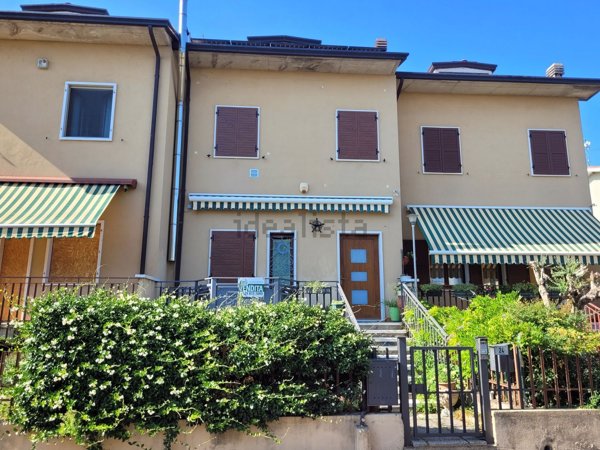 casa indipendente in vendita ad Illasi in zona Cellore