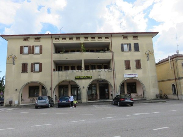 negozio in vendita ad Illasi in zona Cellore