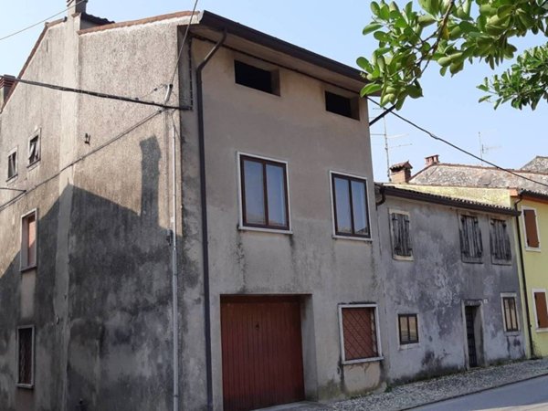 casa indipendente in vendita ad Illasi in zona Cellore