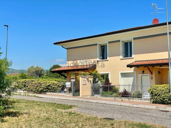casa semindipendente in vendita ad Illasi in zona Cellore