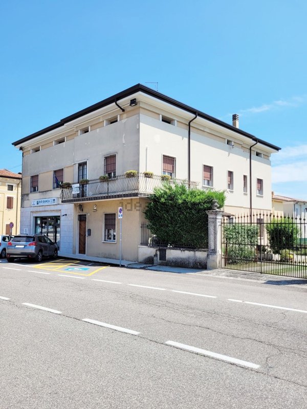 casa indipendente in vendita ad Illasi in zona Cellore