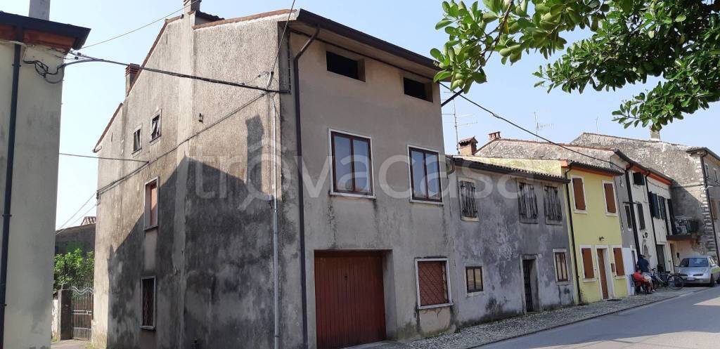casa indipendente in vendita ad Illasi in zona Cellore