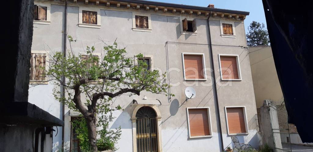 casa indipendente in vendita ad Illasi in zona Cellore