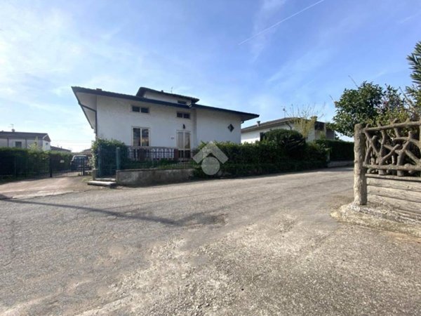 casa indipendente in vendita ad Isola della Scala in zona Tarmassia
