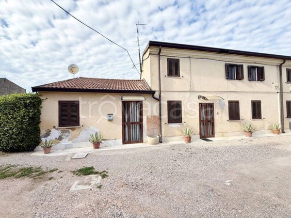 casa indipendente in vendita ad Isola della Scala in zona Pellegrina