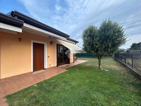 casa indipendente in vendita ad Isola della Scala in zona Pellegrina
