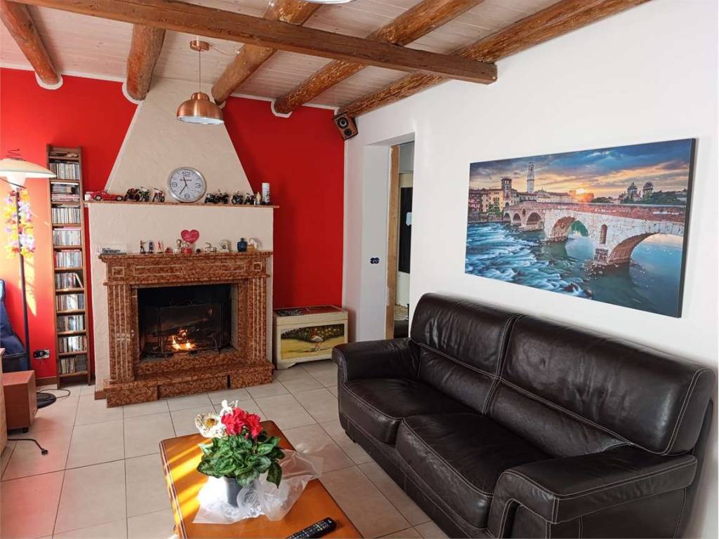 casa indipendente in vendita ad Isola della Scala in zona Pellegrina