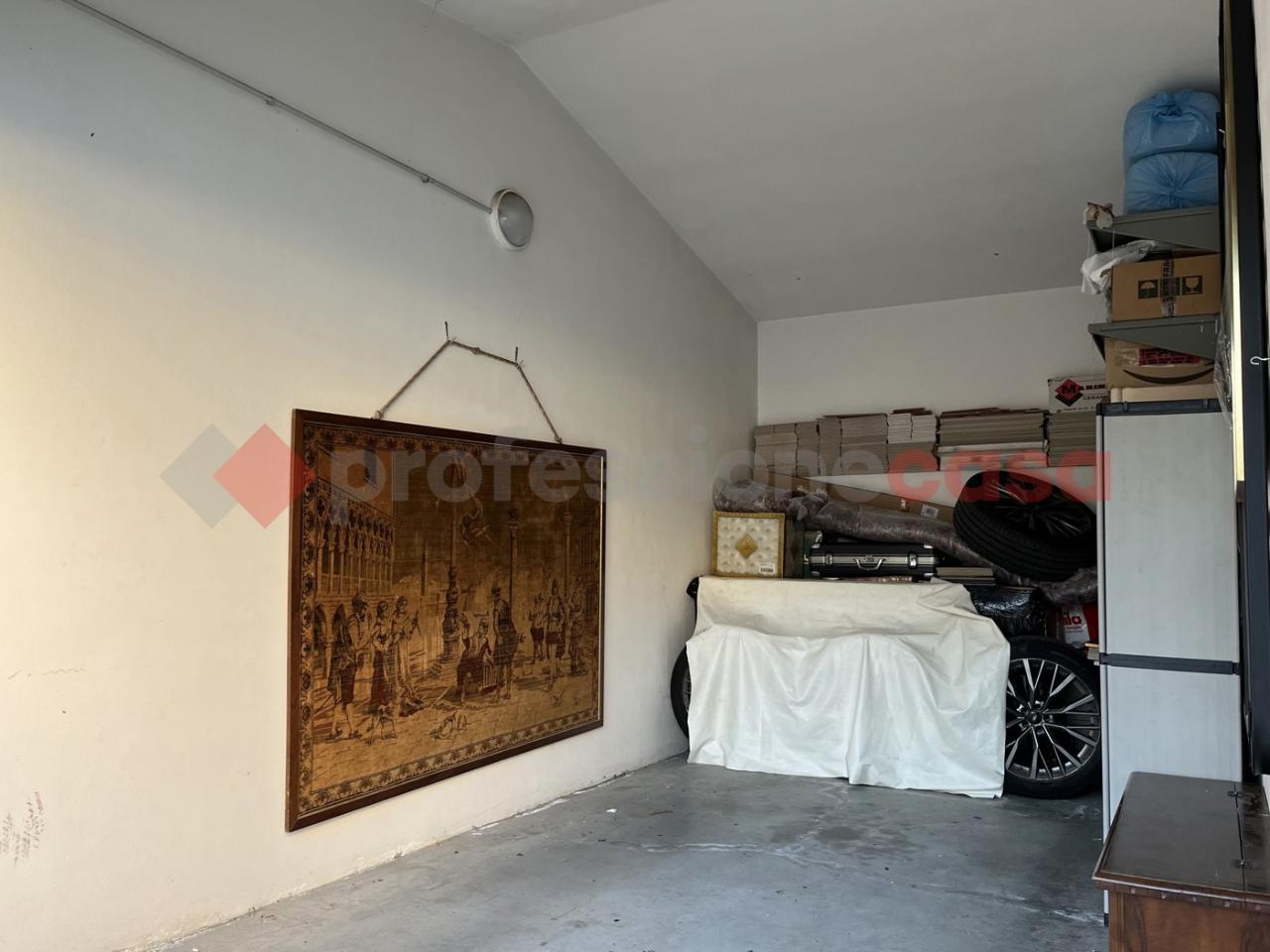 negozio in vendita ad Isola della Scala