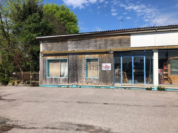 locale commerciale in vendita ad Isola della Scala