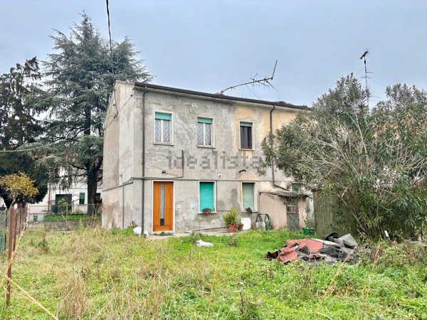 casa indipendente in vendita ad Isola della Scala in zona Pellegrina