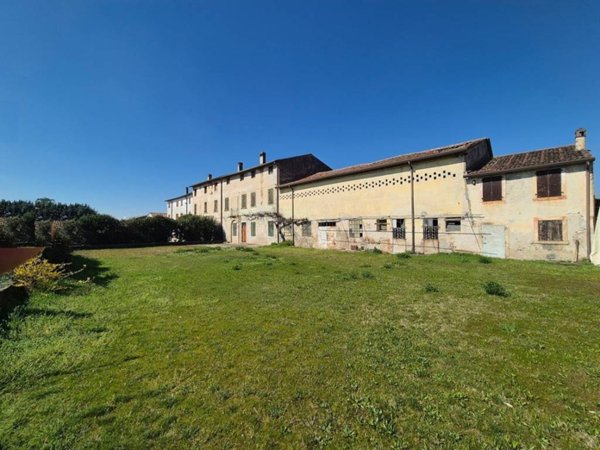 casale in vendita ad Isola della Scala in zona Caselle