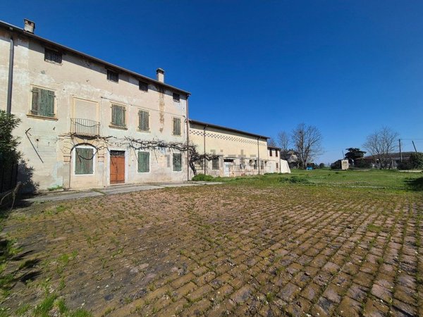 casa indipendente in vendita ad Isola della Scala in zona Caselle