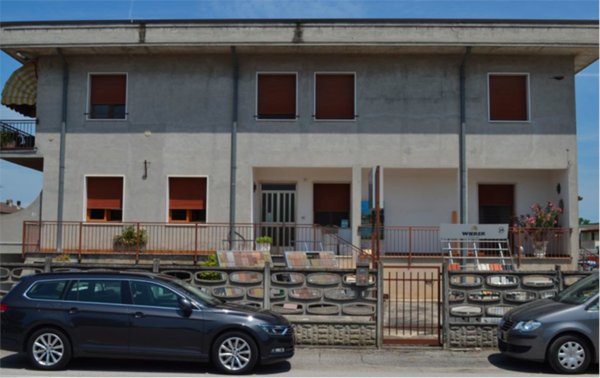 negozio in vendita ad Isola della Scala