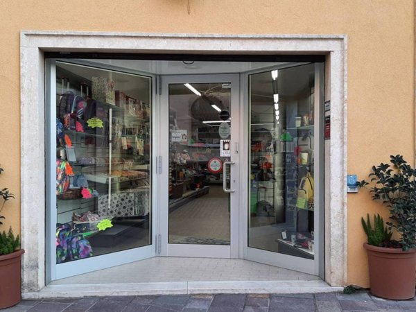 negozio in vendita ad Isola della Scala
