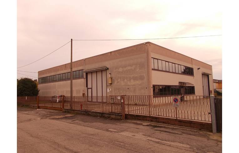 locale commerciale in vendita ad Isola della Scala