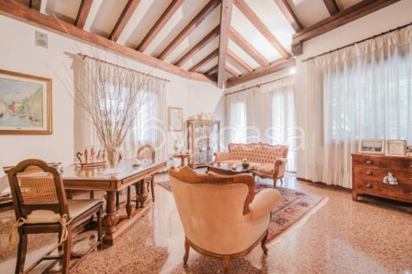 casa indipendente in vendita ad Isola della Scala in zona Pellegrina