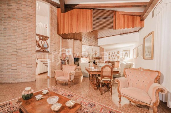 casa indipendente in vendita ad Isola della Scala in zona Pellegrina